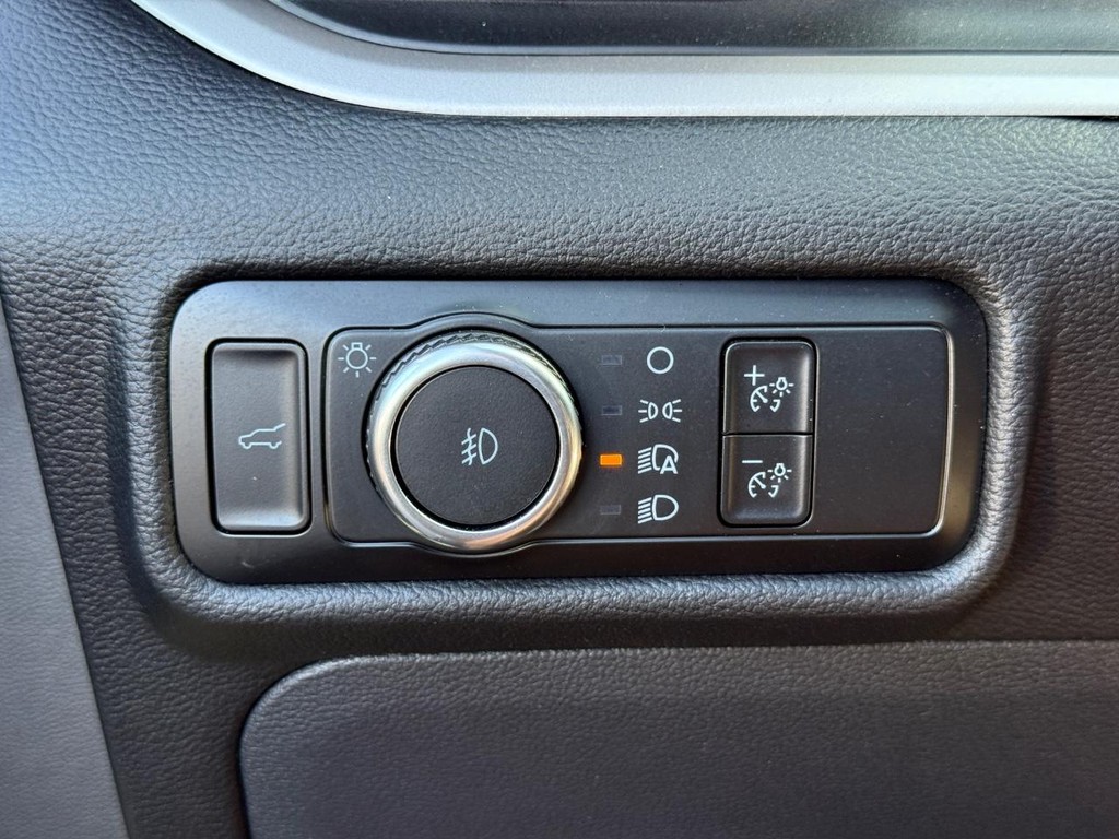 Ford Explorer Vehicle Full-screen Gallery Image 24