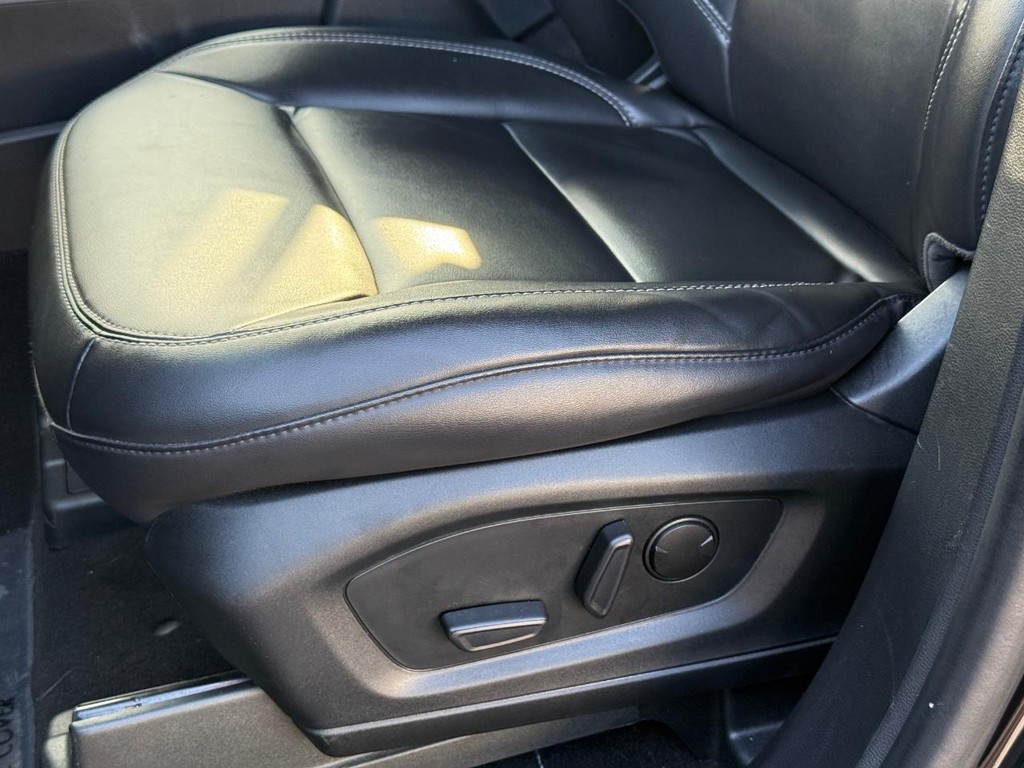 Ford Explorer Vehicle Full-screen Gallery Image 26