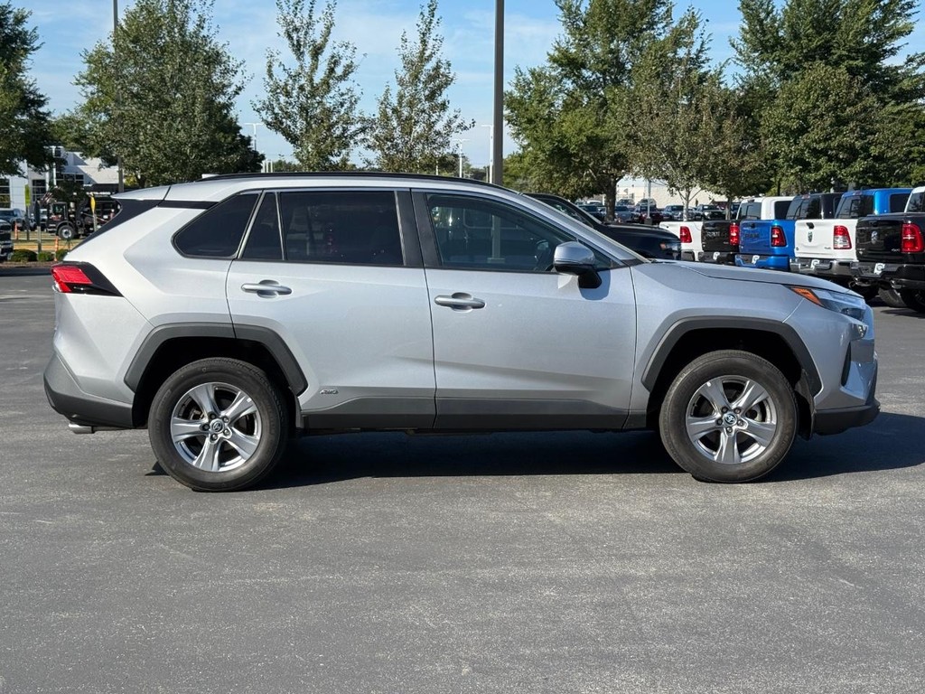 Toyota RAV4 Vehicle Full-screen Gallery Image 03