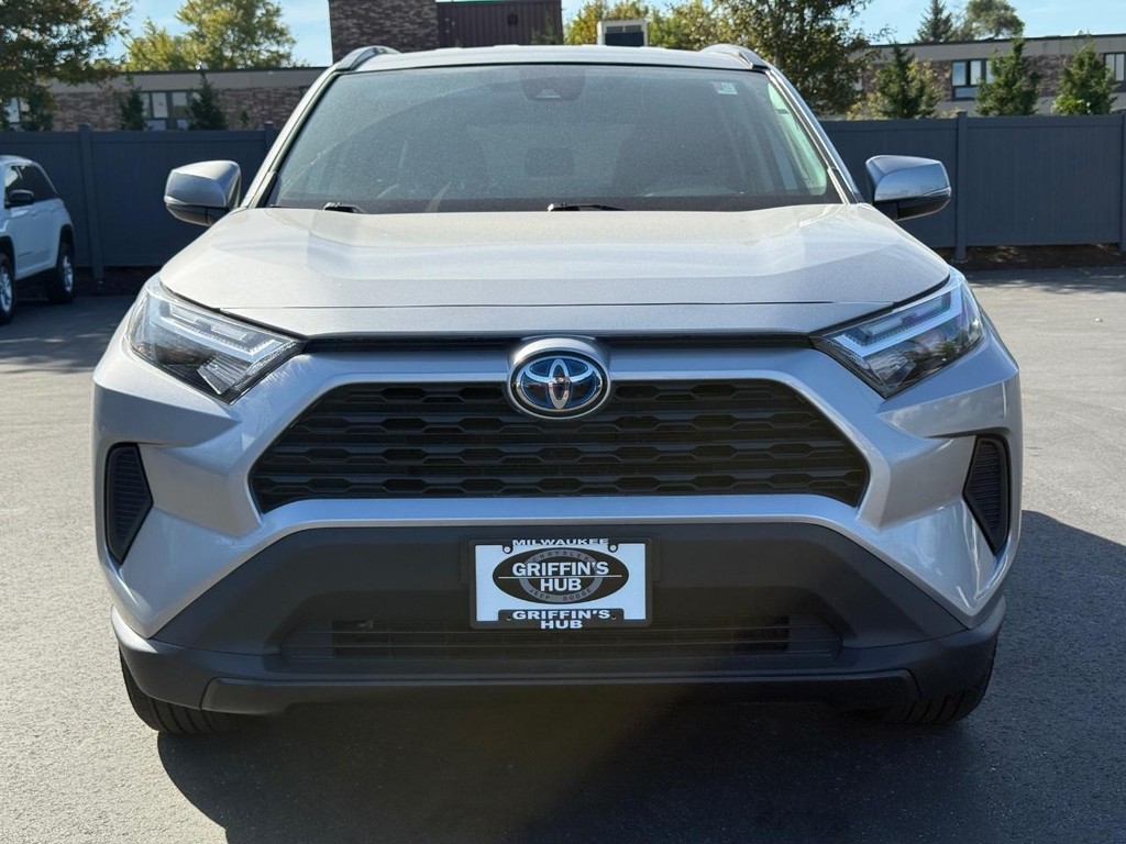 Toyota RAV4 Vehicle Full-screen Gallery Image 10