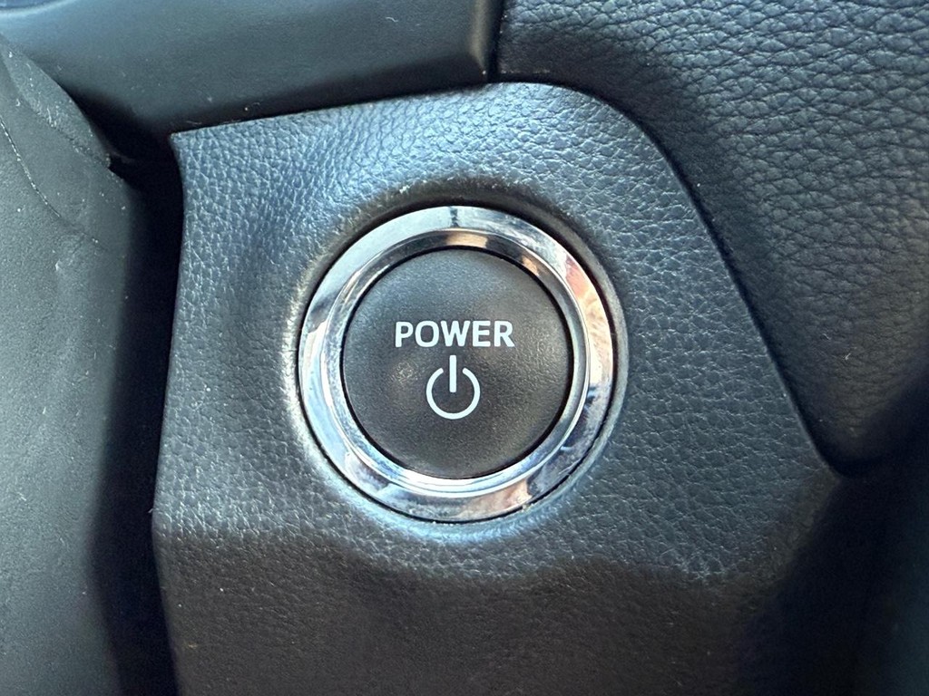 Toyota RAV4 Vehicle Full-screen Gallery Image 16