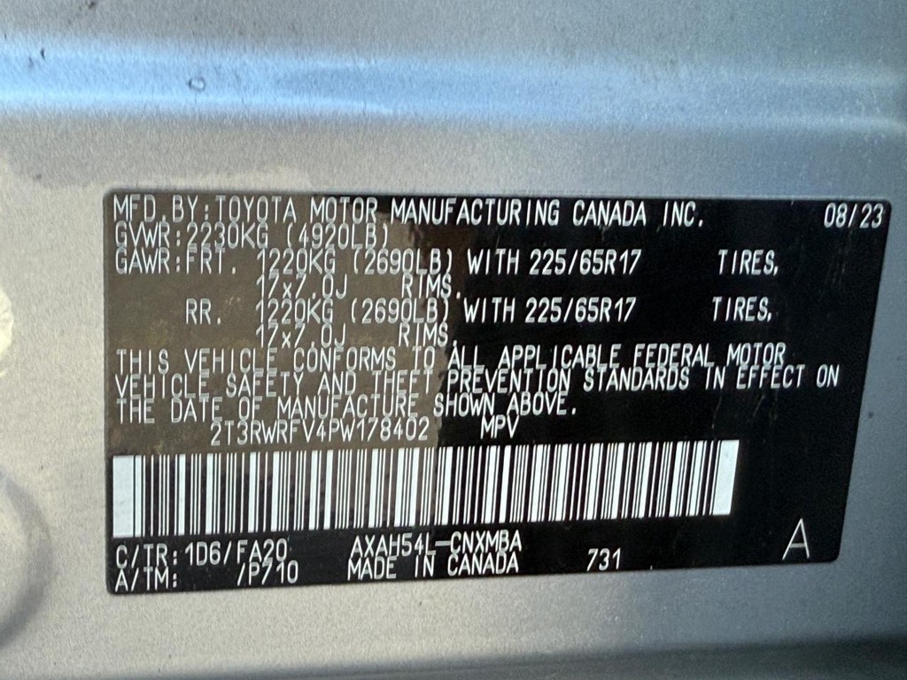 Toyota RAV4 Vehicle Full-screen Gallery Image 26