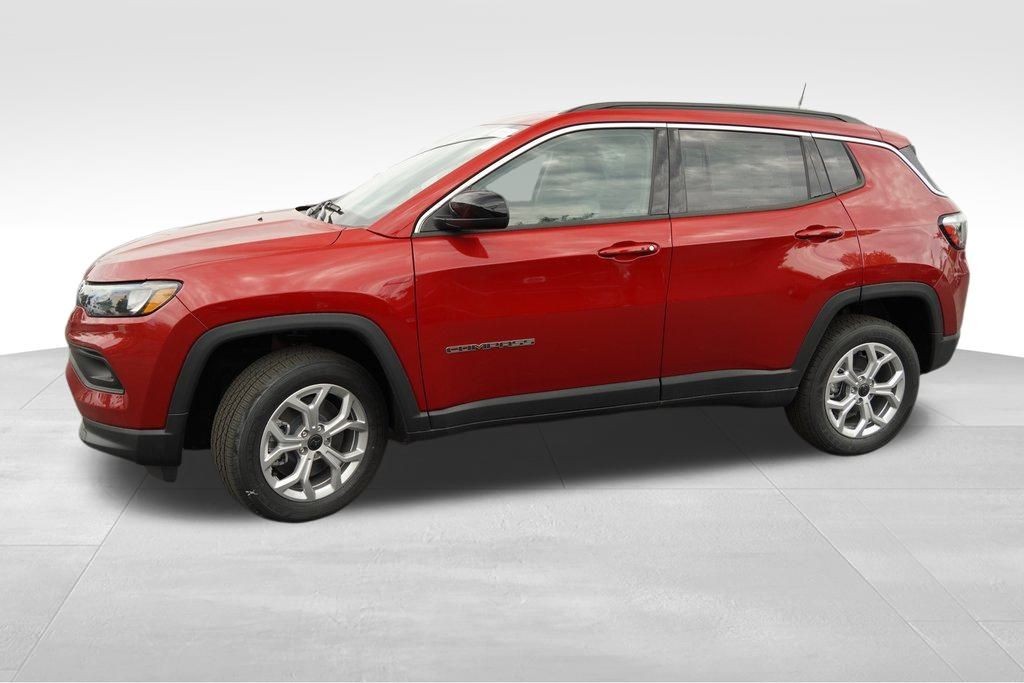 Jeep Compass Vehicle Full-screen Gallery Image 03