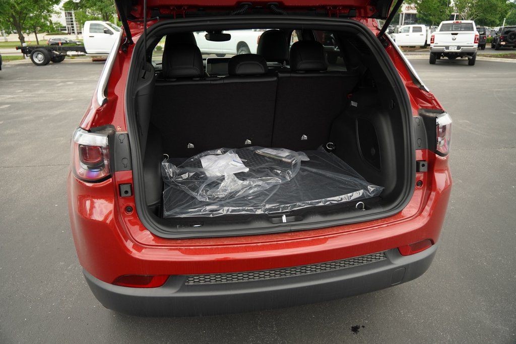 Jeep Compass Vehicle Full-screen Gallery Image 06