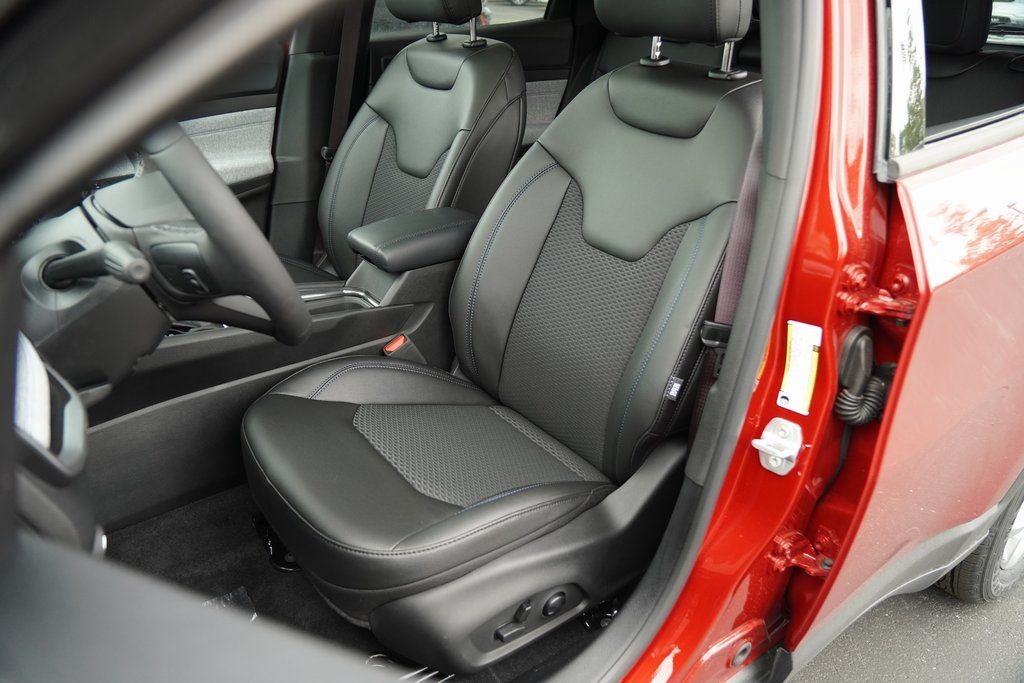 Jeep Compass Vehicle Full-screen Gallery Image 09