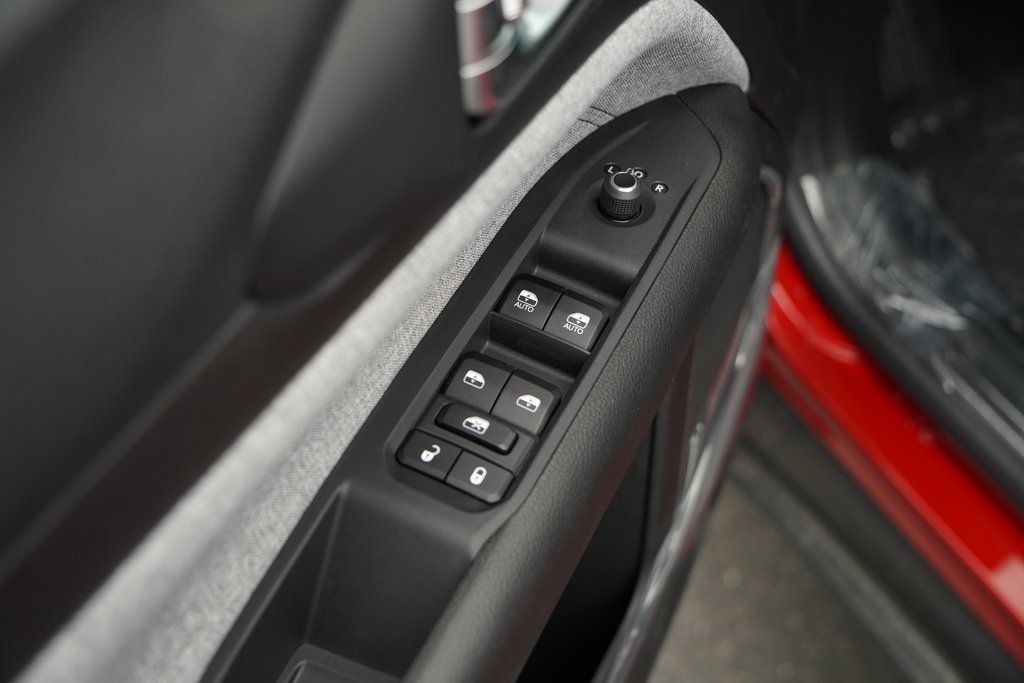 Jeep Compass Vehicle Full-screen Gallery Image 12