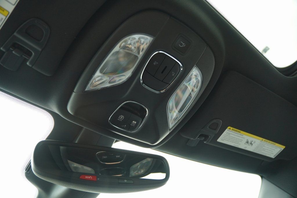 Jeep Compass Vehicle Full-screen Gallery Image 17