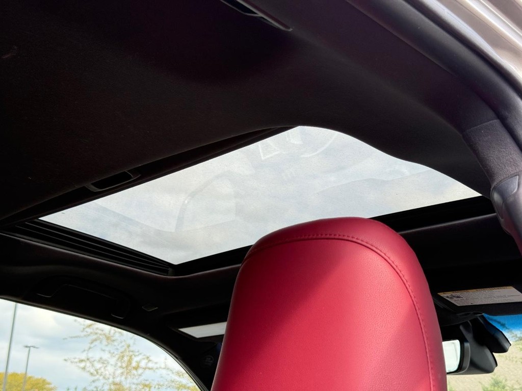 Lexus GX Vehicle Full-screen Gallery Image 13