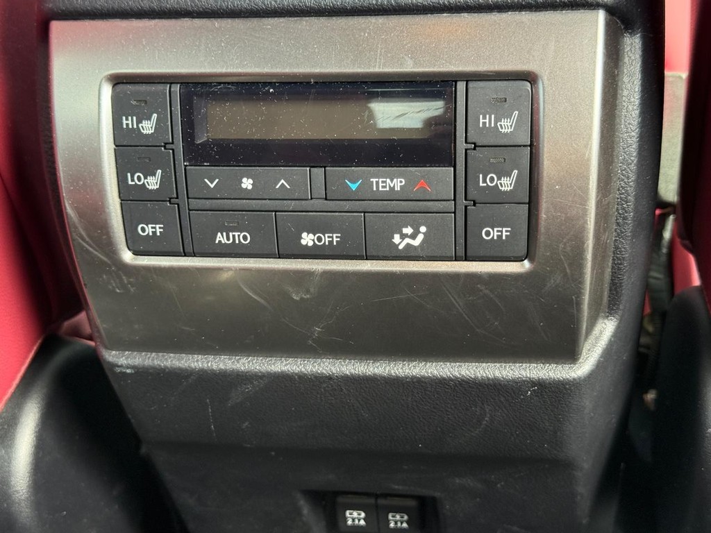 Lexus GX Vehicle Full-screen Gallery Image 14