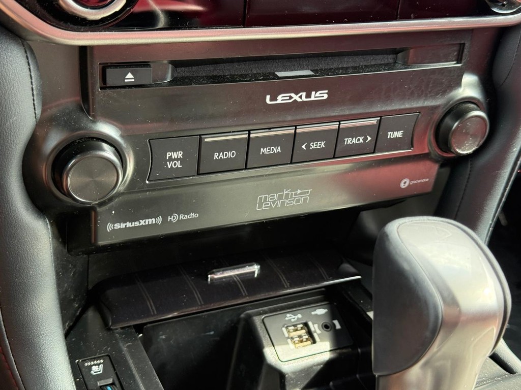 Lexus GX Vehicle Full-screen Gallery Image 24