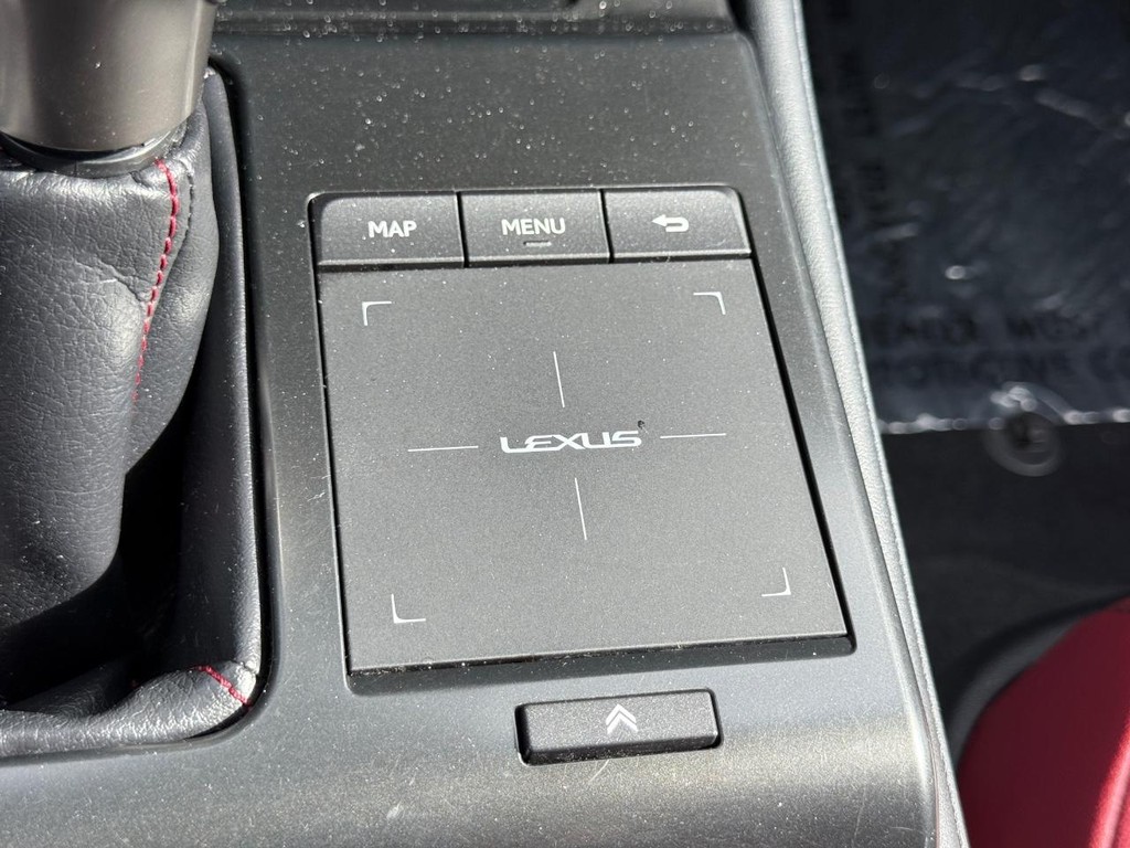 Lexus GX Vehicle Full-screen Gallery Image 27