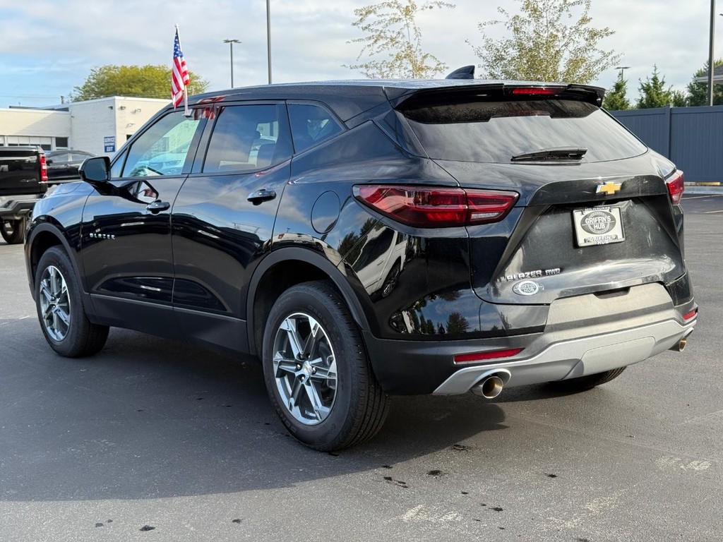 Chevrolet Blazer Vehicle Full-screen Gallery Image 06