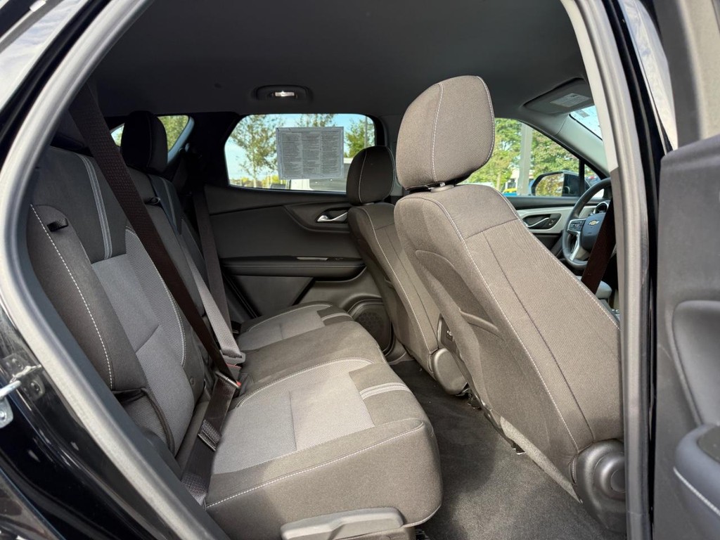 Chevrolet Blazer Vehicle Full-screen Gallery Image 11