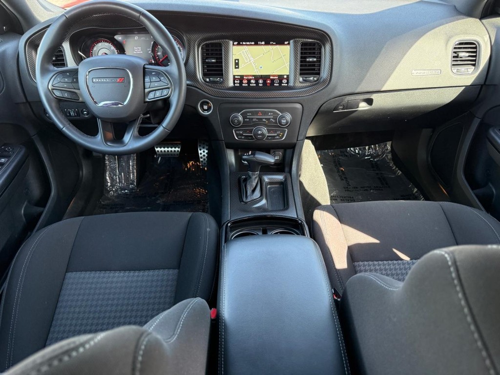 Dodge Charger Vehicle Full-screen Gallery Image 12