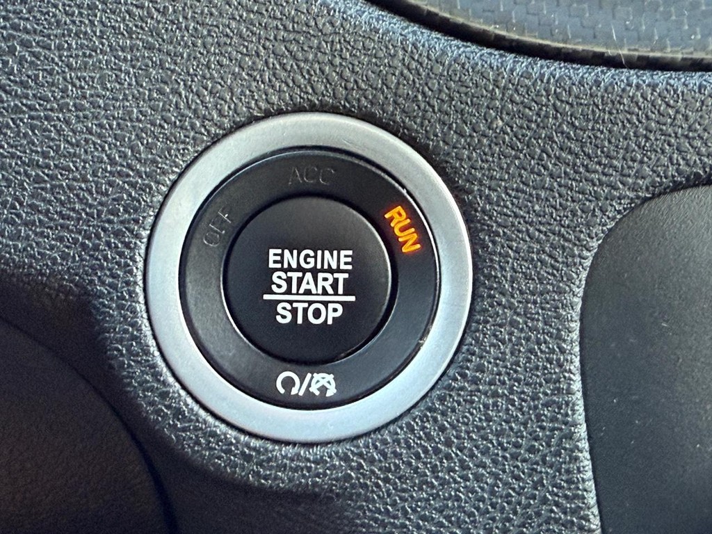 Dodge Charger Vehicle Full-screen Gallery Image 16