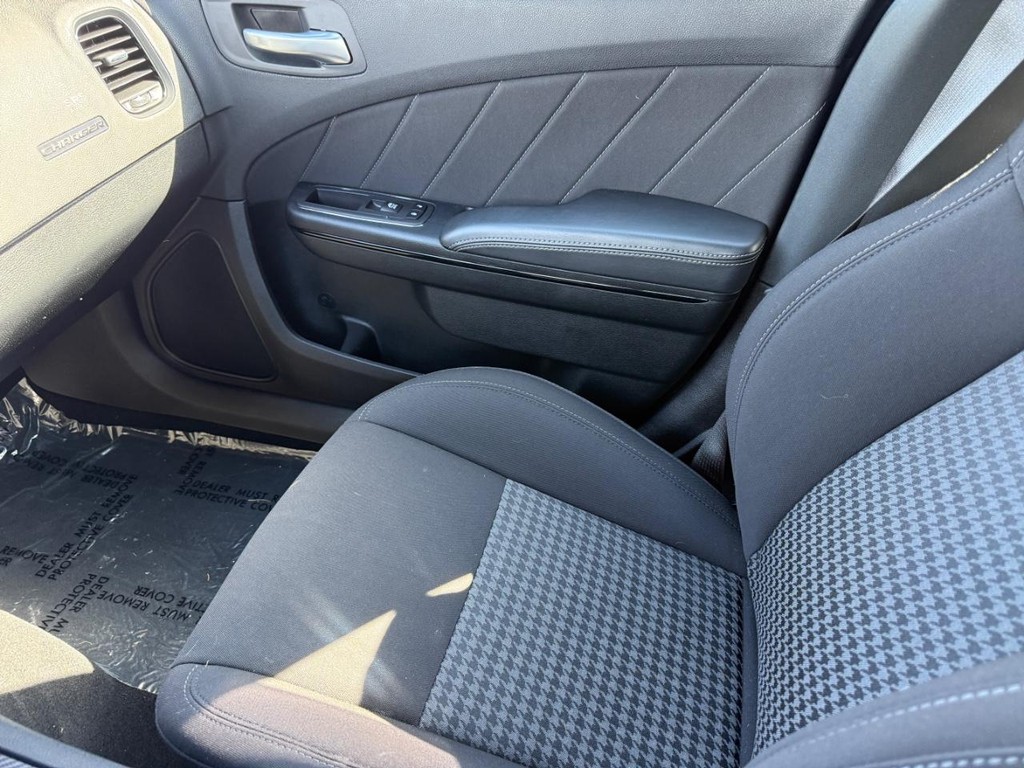 Dodge Charger Vehicle Full-screen Gallery Image 22