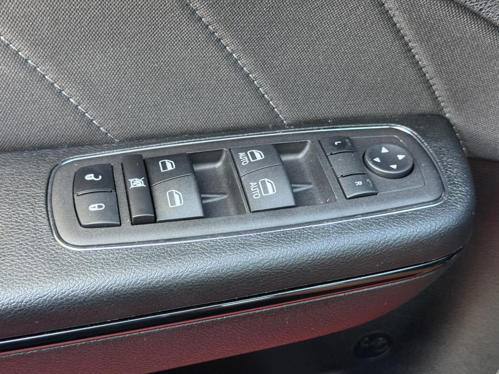 Dodge Charger Vehicle Full-screen Gallery Image 25