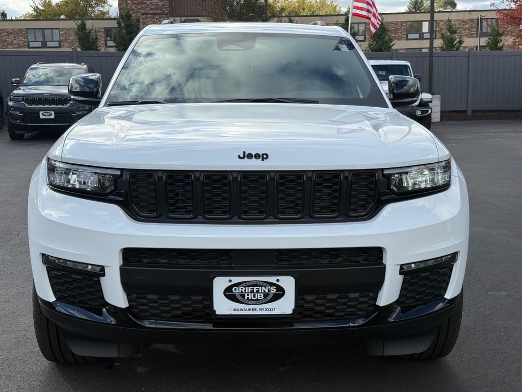 Jeep Grand Cherokee L Vehicle Full-screen Gallery Image 10