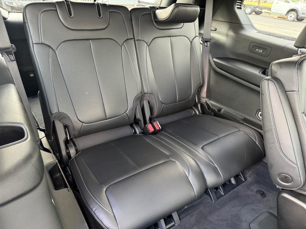 Jeep Grand Cherokee L Vehicle Full-screen Gallery Image 11