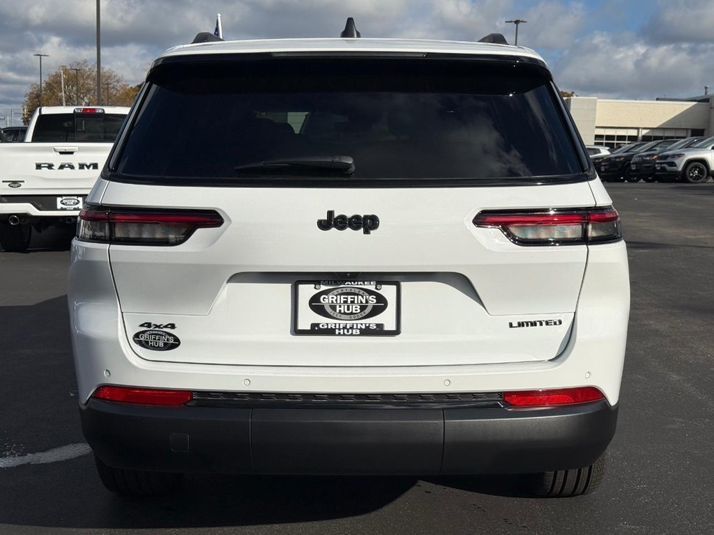 Jeep Grand Cherokee L Vehicle Full-screen Gallery Image 16