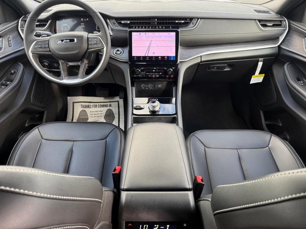 Jeep Grand Cherokee L Vehicle Full-screen Gallery Image 25