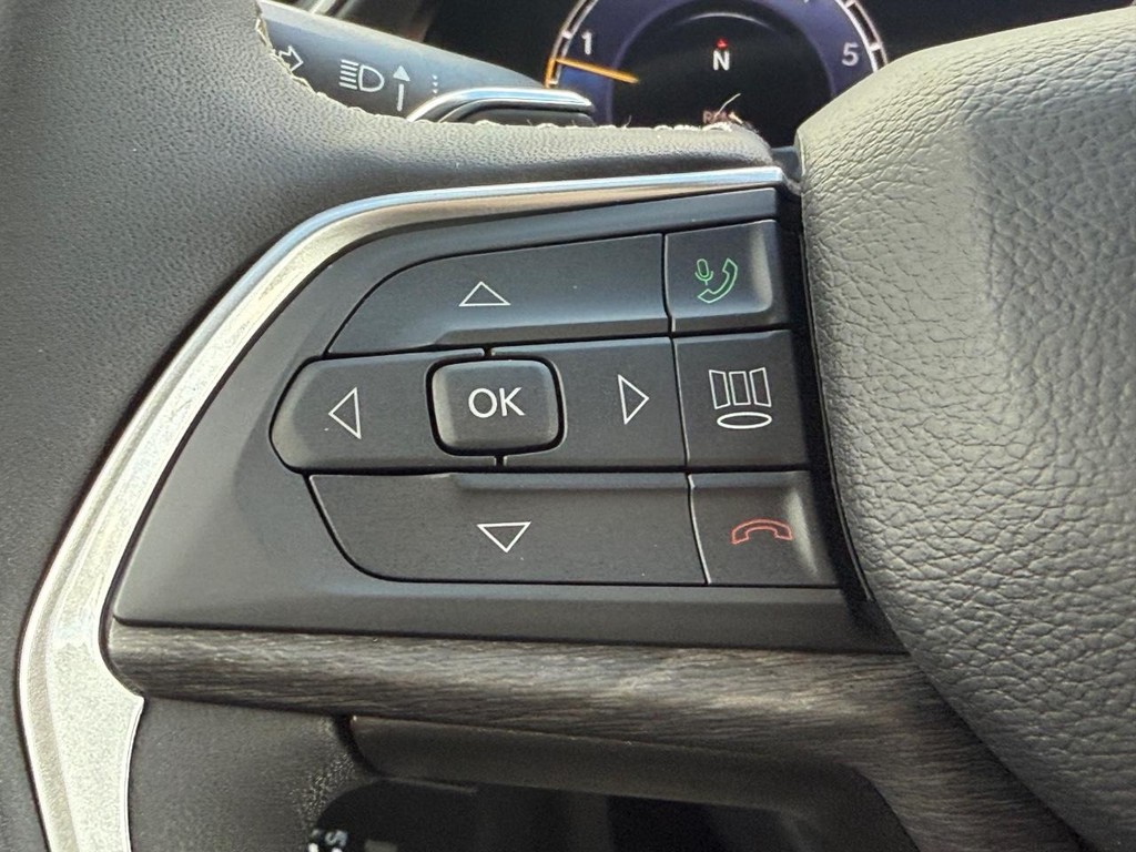 Jeep Grand Cherokee L Vehicle Full-screen Gallery Image 27