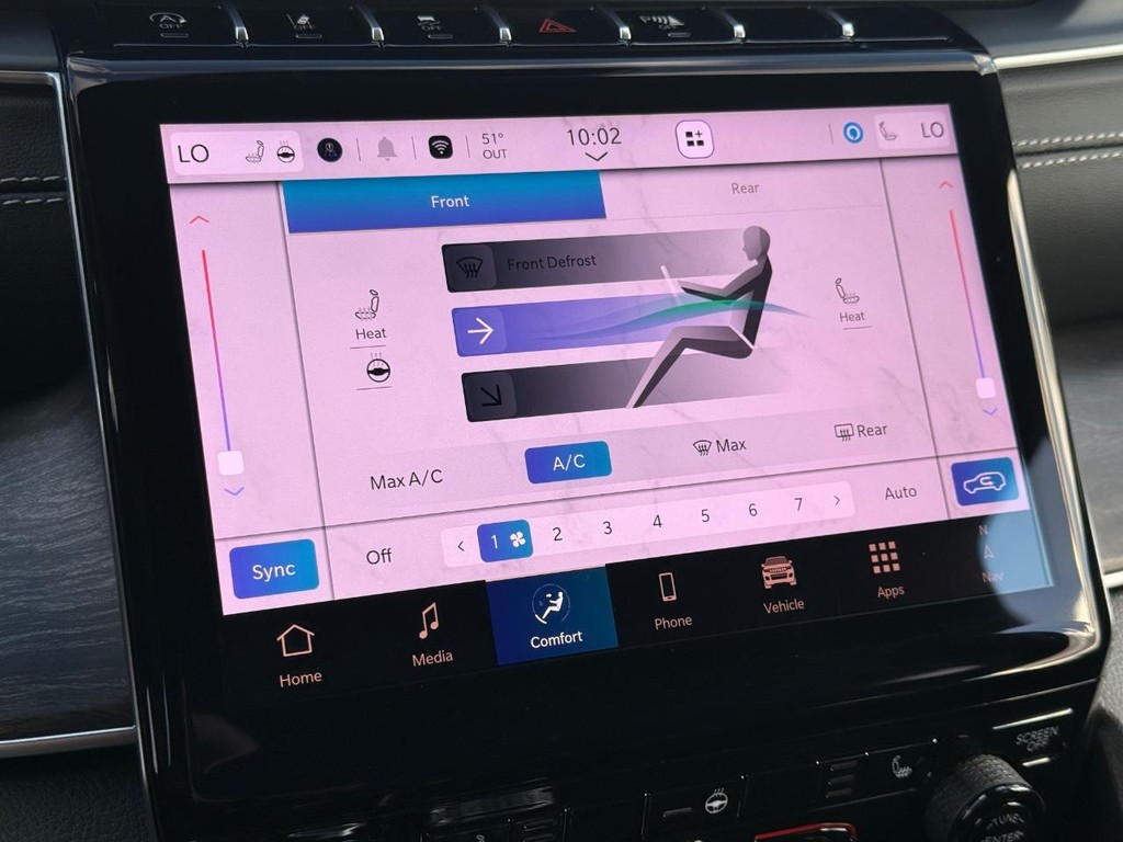 Jeep Grand Cherokee L Vehicle Full-screen Gallery Image 31