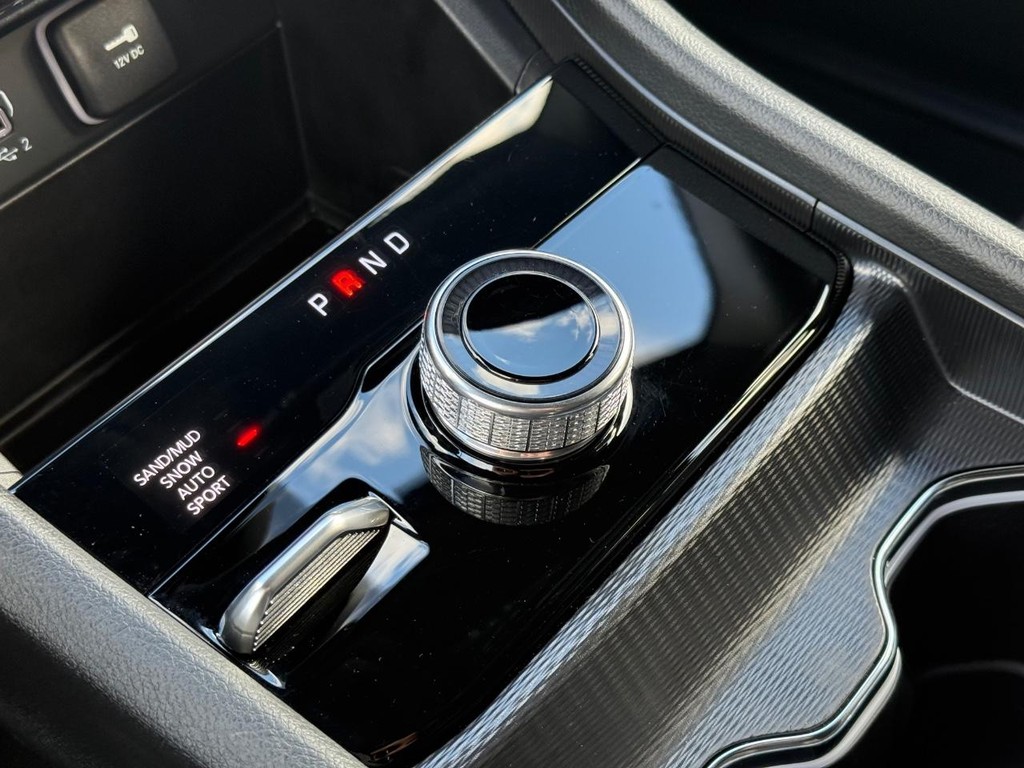 Jeep Grand Cherokee L Vehicle Full-screen Gallery Image 34