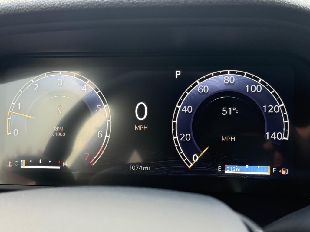 Jeep Grand Cherokee L Vehicle Full-screen Gallery Image 36