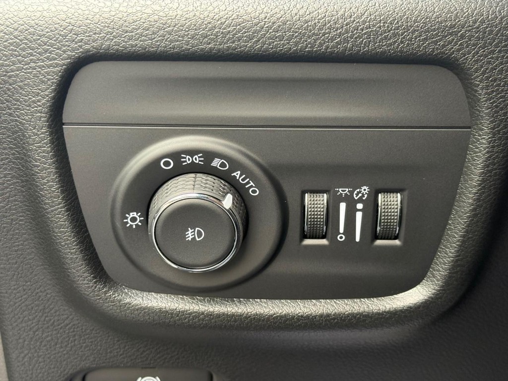 Jeep Grand Cherokee L Vehicle Full-screen Gallery Image 37