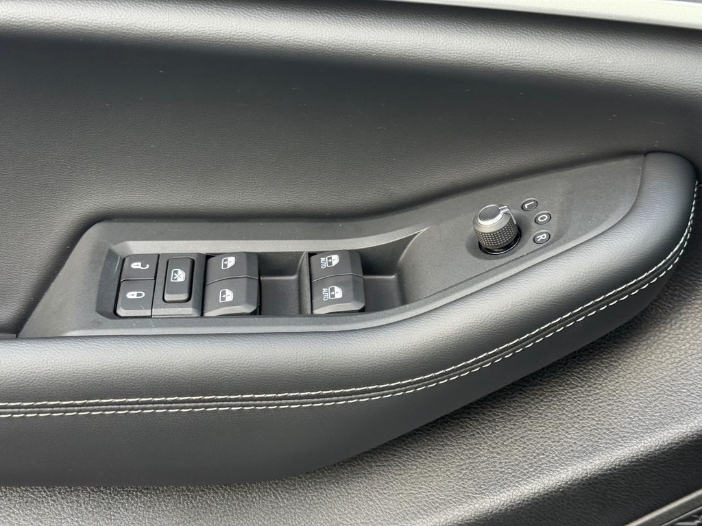 Jeep Grand Cherokee L Vehicle Full-screen Gallery Image 39