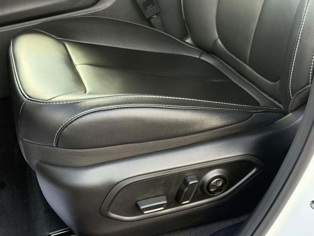 Jeep Grand Cherokee L Vehicle Full-screen Gallery Image 40