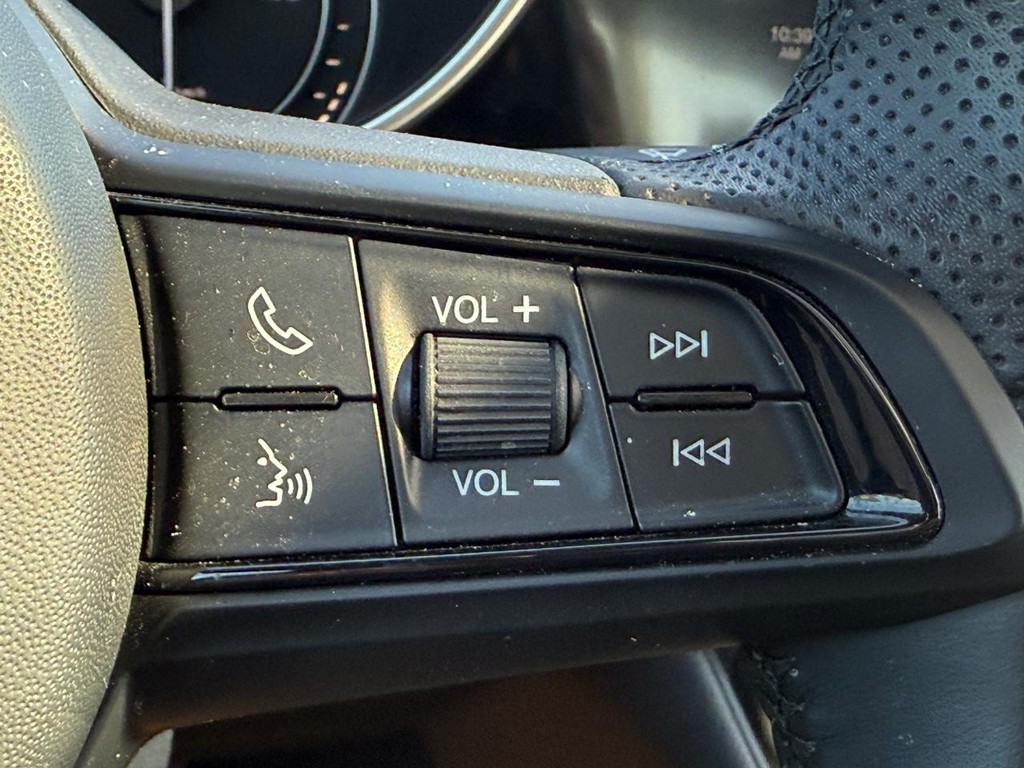 Alfa Romeo Giulia Vehicle Full-screen Gallery Image 16