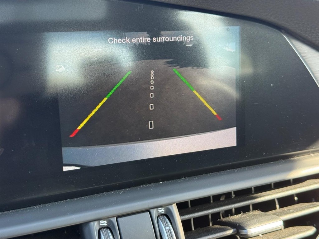 Alfa Romeo Giulia Vehicle Full-screen Gallery Image 18