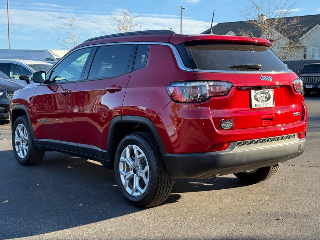 Jeep Compass Vehicle Full-screen Gallery Image 06