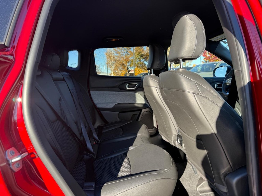 Jeep Compass Vehicle Full-screen Gallery Image 11