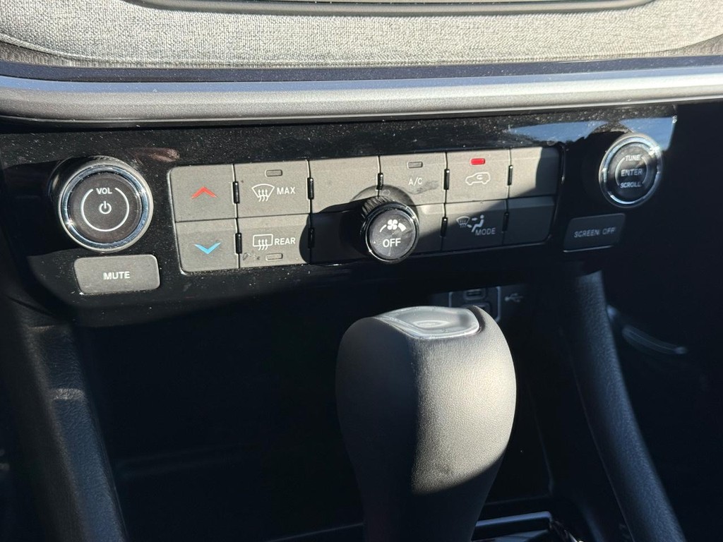 Jeep Compass Vehicle Full-screen Gallery Image 19