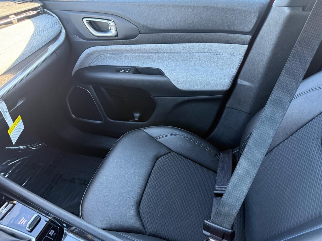 Jeep Compass Vehicle Full-screen Gallery Image 21