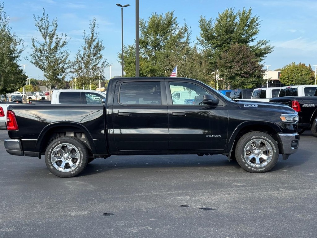 Ram 1500 Vehicle Full-screen Gallery Image 03