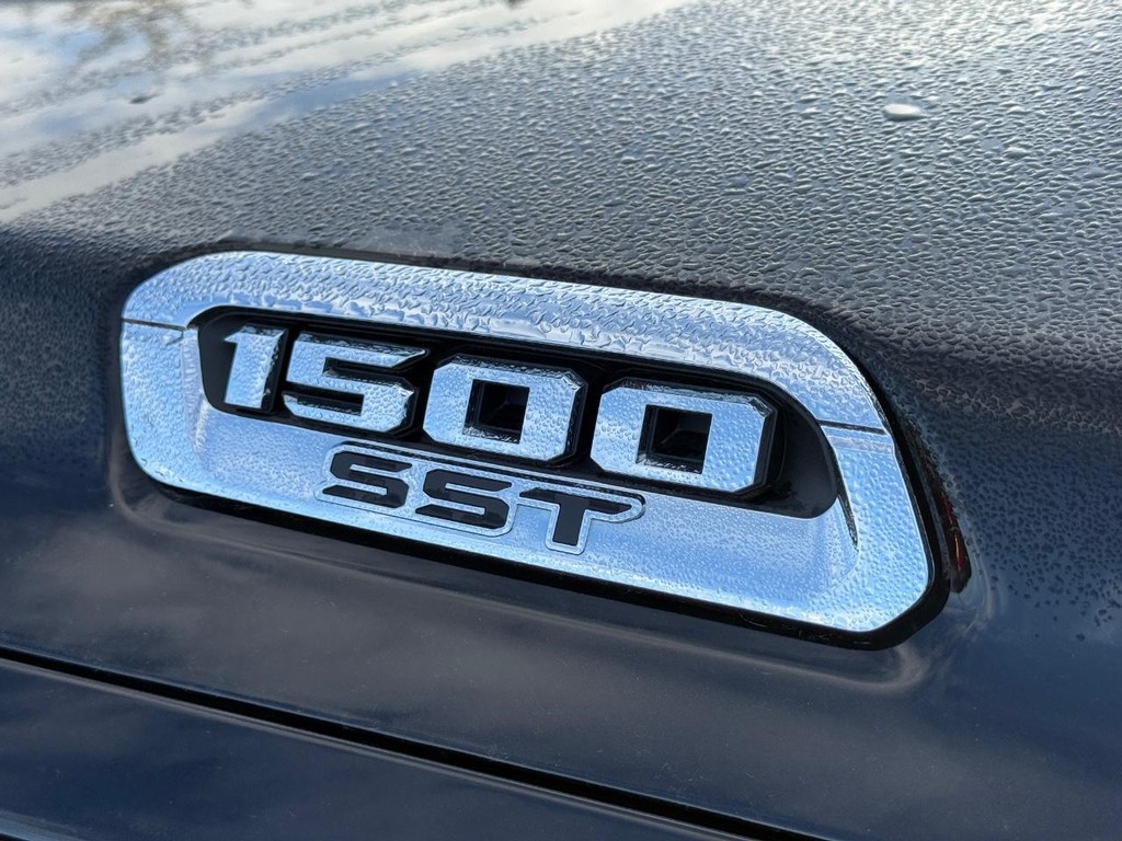 Ram 1500 Vehicle Full-screen Gallery Image 08