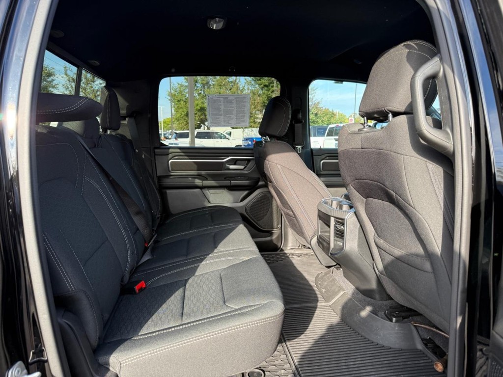 Ram 1500 Vehicle Full-screen Gallery Image 12