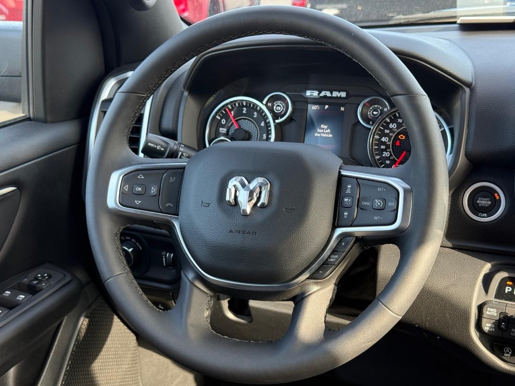 Ram 1500 Vehicle Full-screen Gallery Image 14