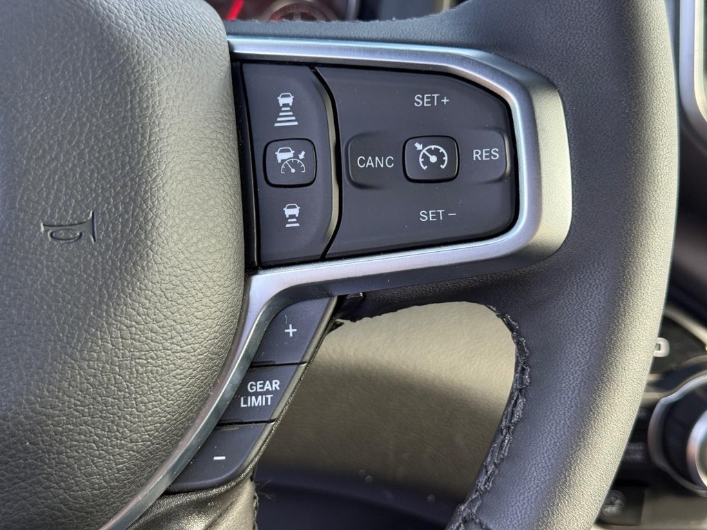 Ram 1500 Vehicle Full-screen Gallery Image 16