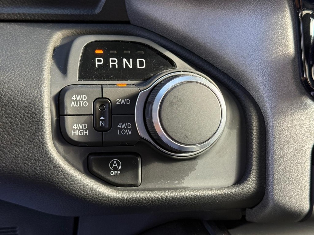 Ram 1500 Vehicle Full-screen Gallery Image 18