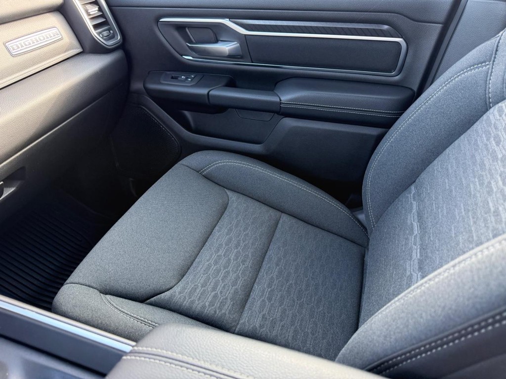 Ram 1500 Vehicle Full-screen Gallery Image 22