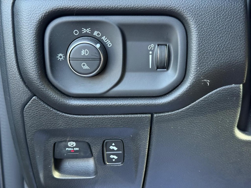 Ram 1500 Vehicle Full-screen Gallery Image 24