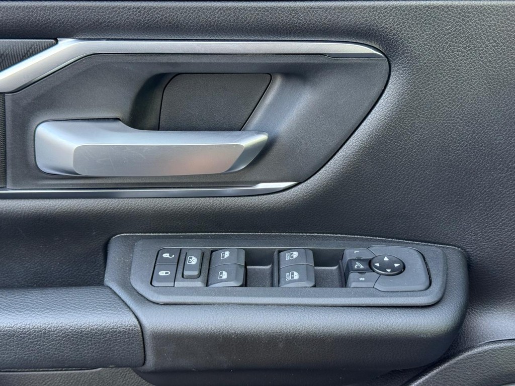 Ram 1500 Vehicle Full-screen Gallery Image 25