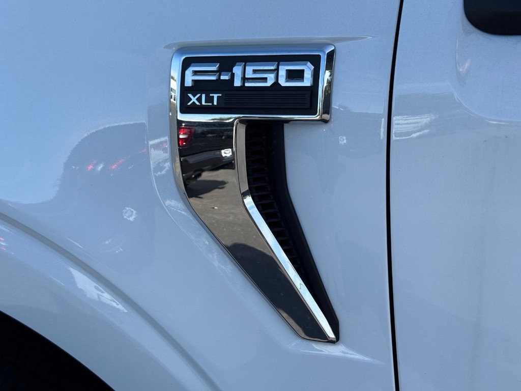 Ford F-150 Vehicle Full-screen Gallery Image 08