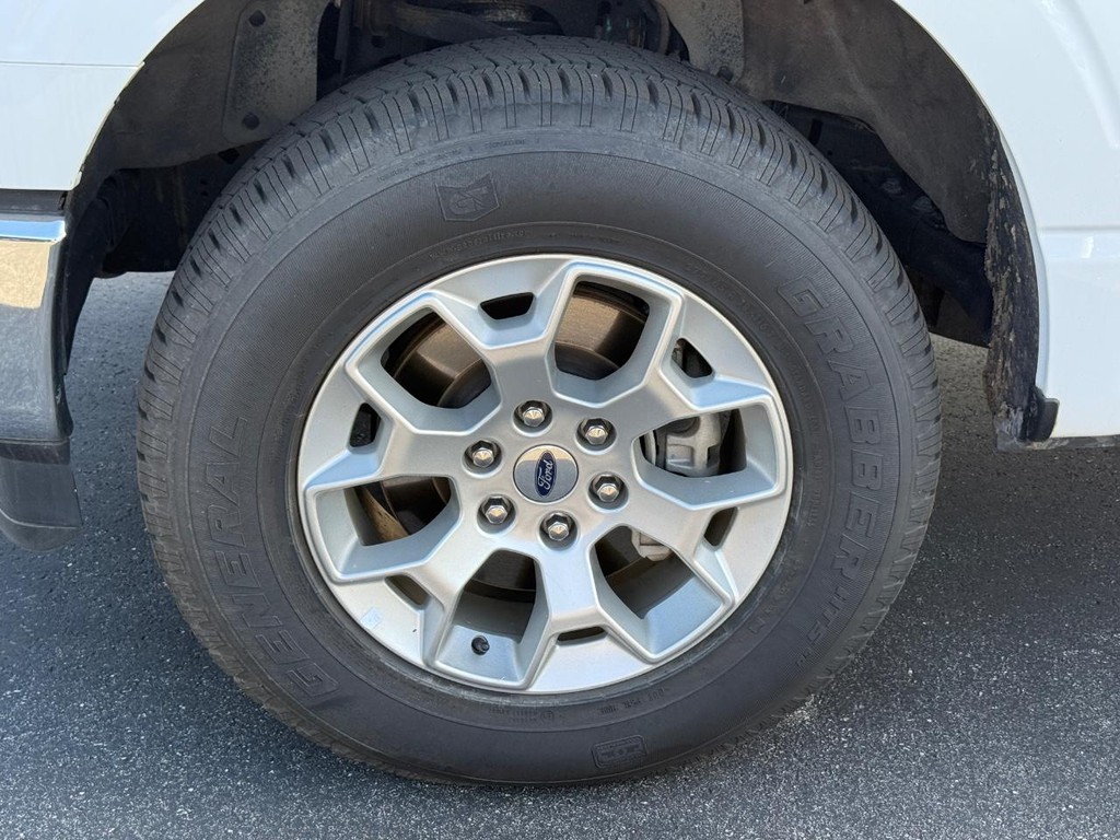 Ford F-150 Vehicle Full-screen Gallery Image 09