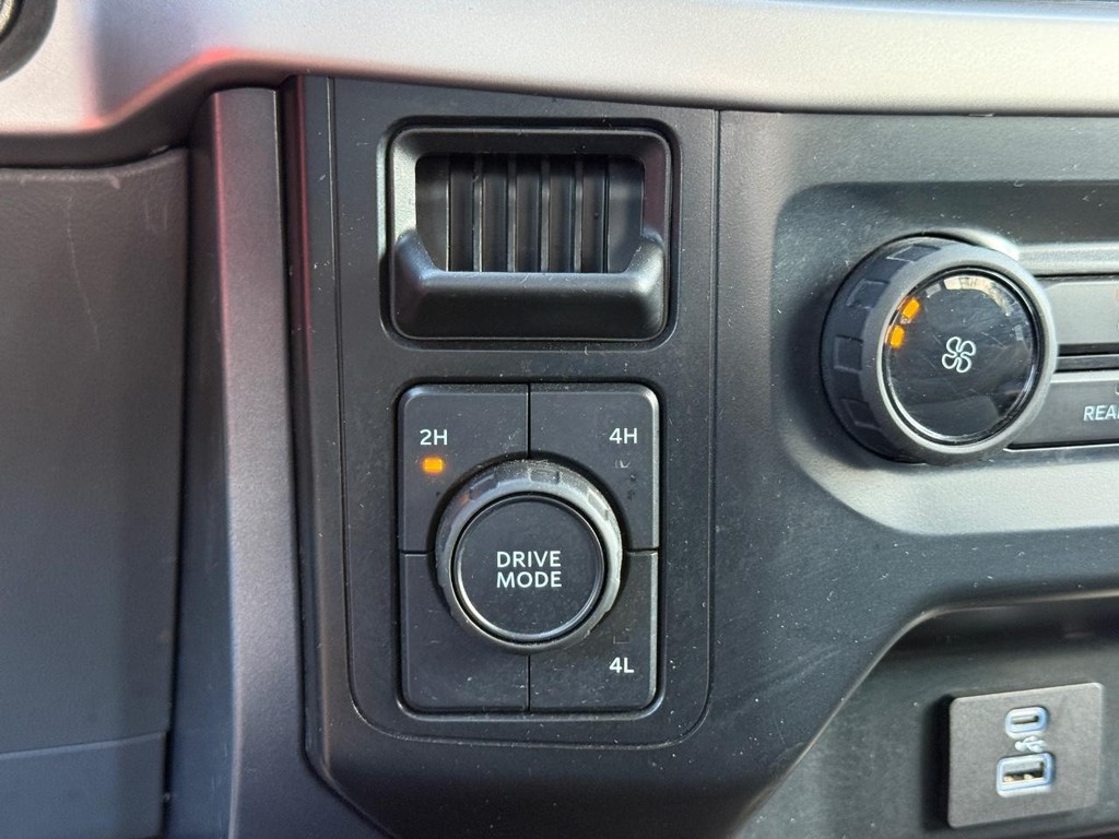 Ford F-150 Vehicle Full-screen Gallery Image 19